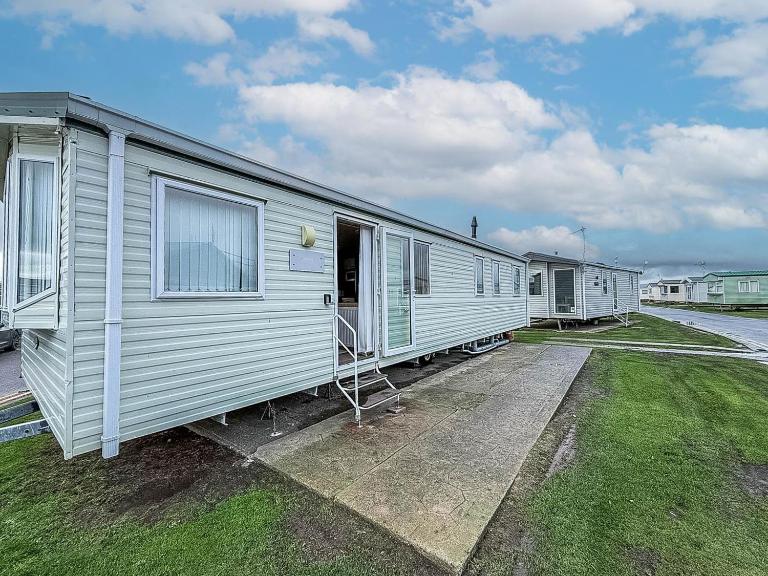 Cosy 6 Berth Caravan At St Osyth Beach Holiday Park In Essex Ref 28001Y - B&B Clacton-on-Sea