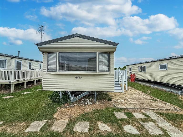 6 Berth Caravan At St Osyth Beach Holiday Park In Essex Ref 28007Gc - B&B Clacton-on-Sea