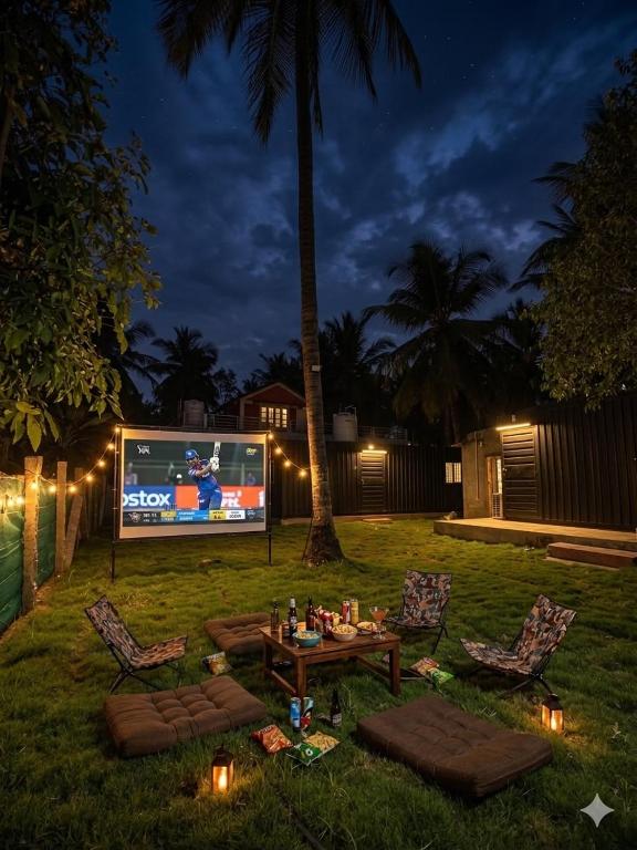 Coconut Grove Eco Stay with Pool BBQ and Cinema - B&B Honganur