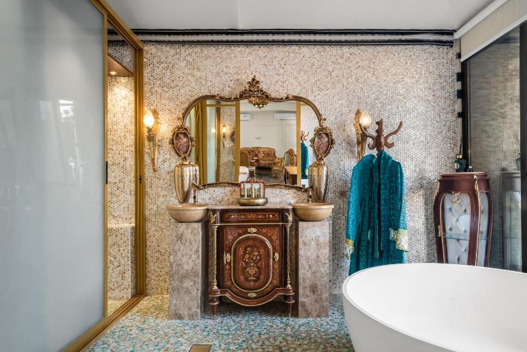 Royal Victoria VIP Vintage made with passion - B&B Ras Al Khaimah