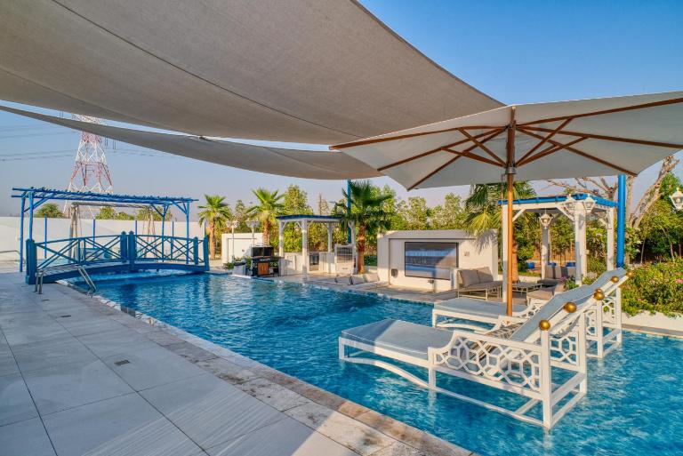 Santorini Private Villa 40 Meters Pool Blue feeling - B&B Ras al-Khaimah