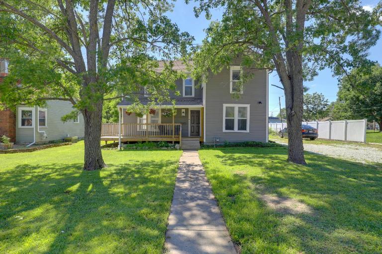 Charming Home, Walkable to Downtown Lee's Summit - Chambres d'hôtes Lee's Summit