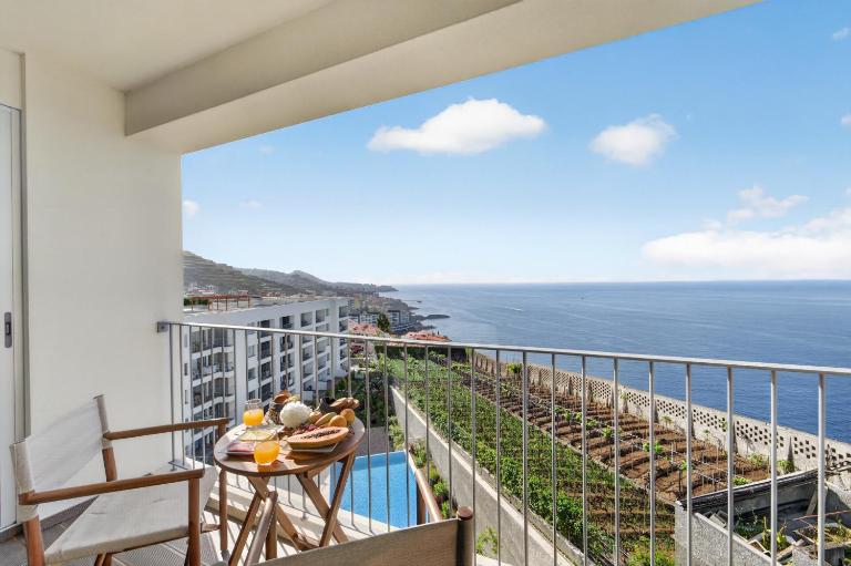 Luxen 7 by LovelyStay - Bed and Breakfast Câmara de Lobos
