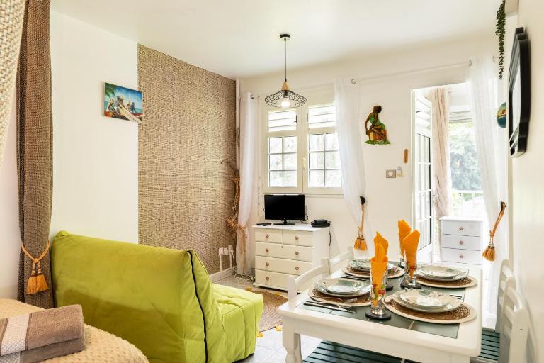La Crique de l'Arlésienne Bourg & plage à pied - B&B Les Anses-d'Arlet