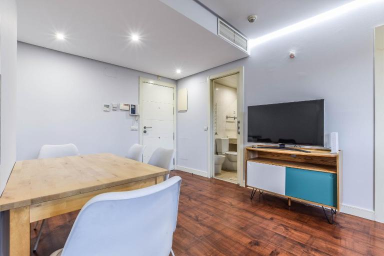 The Corporate Residence & Parking - Bed and Breakfast Madrid