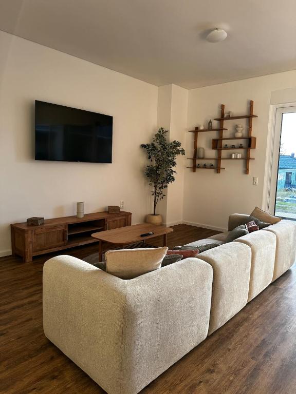 FeWo Sydney "3-Zimmer Seeblick Wohnung mit Garten" - Ferienwohnung Groß Köris
