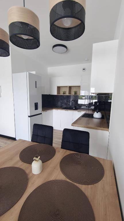 Ceramic Studio Bolesławiec-klimatyzacja, parking podziemny - B&B Bolesławiec