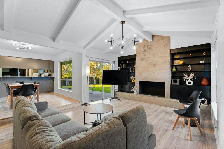 Austin Retreat with Private Pool l Mins to Downtown - B&B Austin