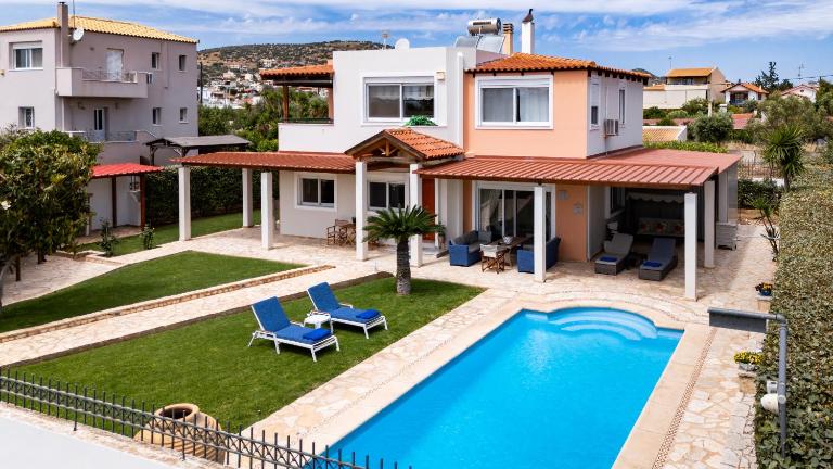 Athens Riviera Villa in Lagonissi with Pool & Garden - Bed and Breakfast Áyios Nikólaos