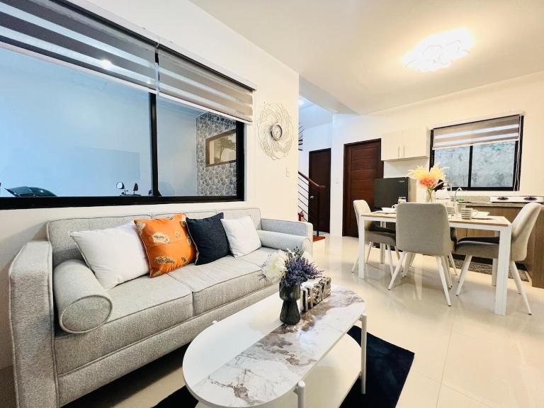 Sta Monica Estate Tisa 3BR House for 10 with Parking - B&B Cebu City