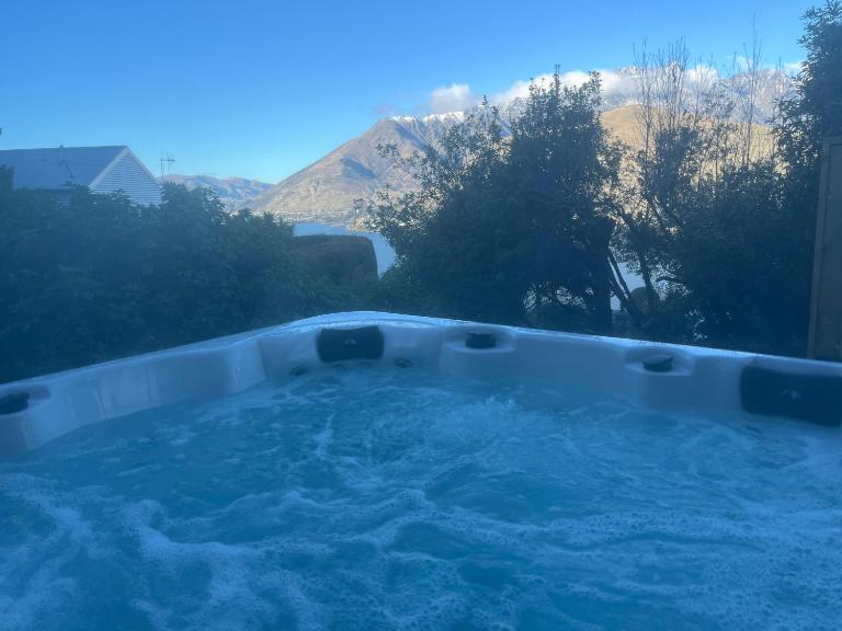 Lake and Mountain Views SPA 3Bed 2Bath - B&B Distretto di Queenstown