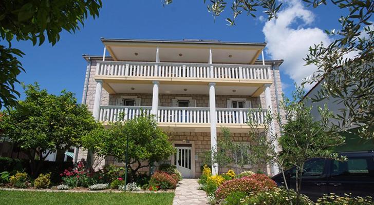 Kastel Gomilica - Marina - B&B Kutleše