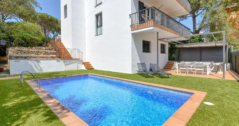Villa Sierra with Private Pool - B&B Calella de Palafrugell