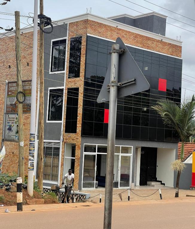 C&C Studio Apartment - B&B Kampala