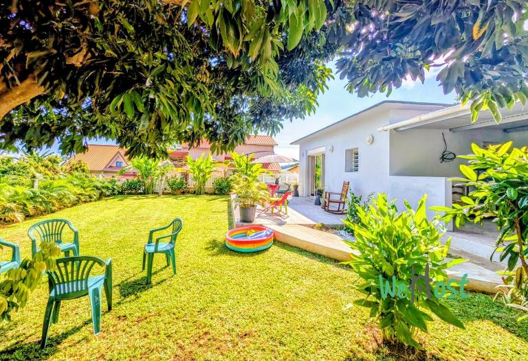 KAZ 3 CHAMBRES & JARDIN TROPICAL : La Kaz de Léa & Dérick - Bed and Breakfast Saint-Gilles les Hauts