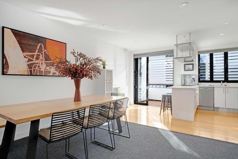 Ponsonby 4BR Townhouse w Parking - Walk to Shops - B&B Auckland