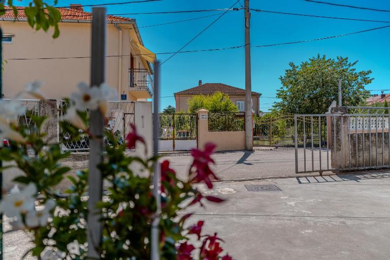 Apartment Fain - private parking - Ferienwohnung Zadar