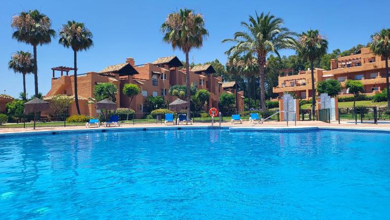 Sea View Penthouse close to beach - Pool, Rooftop Terrace & Parking - B&B Casares
