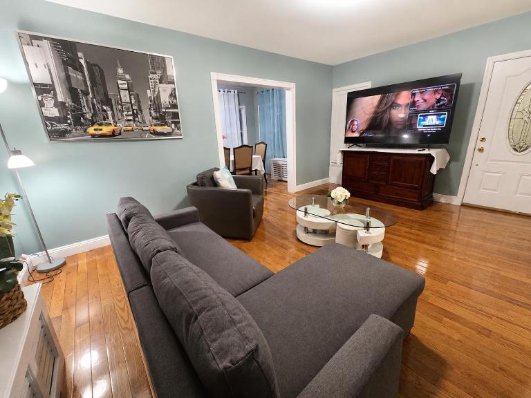Amazing large 3 BD apartment in NJ Close 15 minutes to Metlife - B&B Kearny