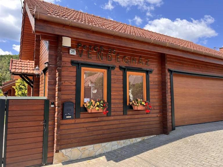 Petőfi 35 Vendégház - B&B Sirok