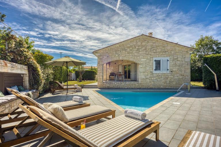 Villa Mariva by Qubo Villas - B&B Krmed