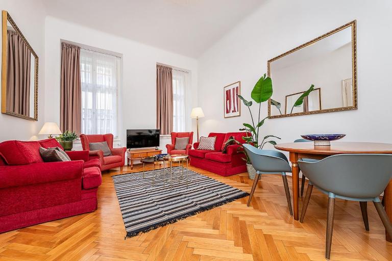 Central 2-bedroom with quiet courtyard view and free parking - B&B Praga