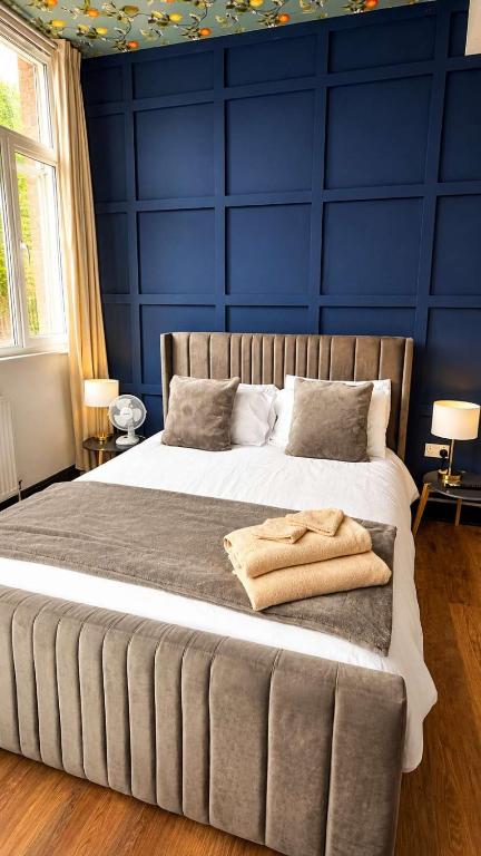The Warldorf, King Size and Twin Apartment by The Hive WA1 - B&B Warrington