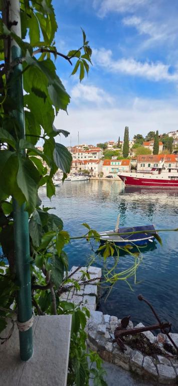 Seafront Heritage Stay, Stomorska Center Apt - B&B Stomorska