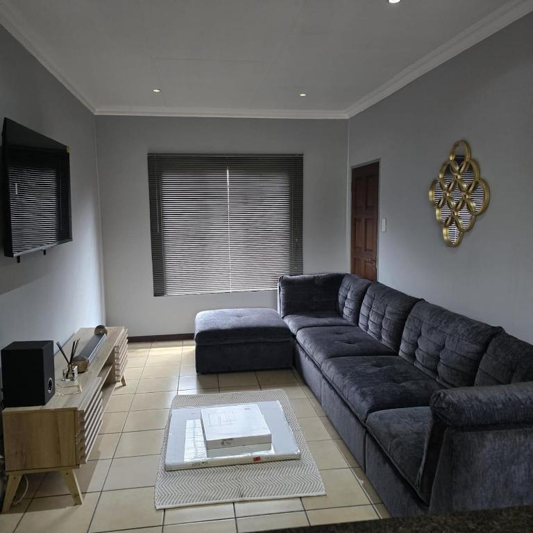 Black Thorn Accommodation - B&B Emalahleni