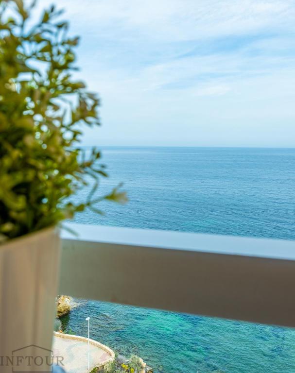 Inftour Ocean Loft Calpe – First Line Sea View - Chambres d'hôtes Calpe
