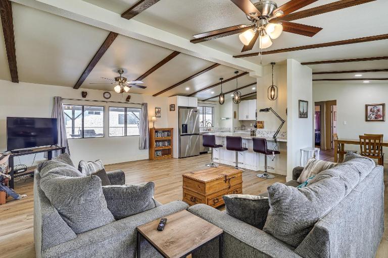 2 Mi to Colorado River! Family Home w/ Fenced Yard - B&B Bullhead City