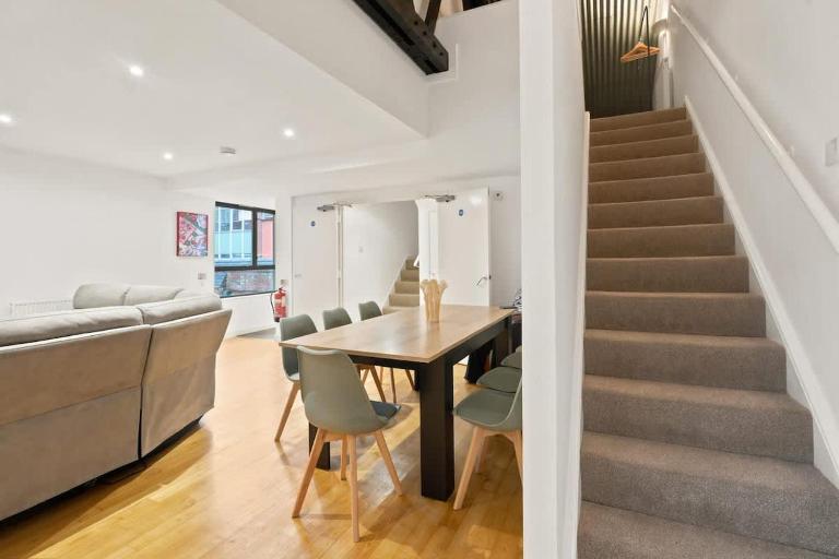 Gated Parking! Birmingham City Centre! JQ, Sleeps 7 - Chambres d'hôtes Birmingham