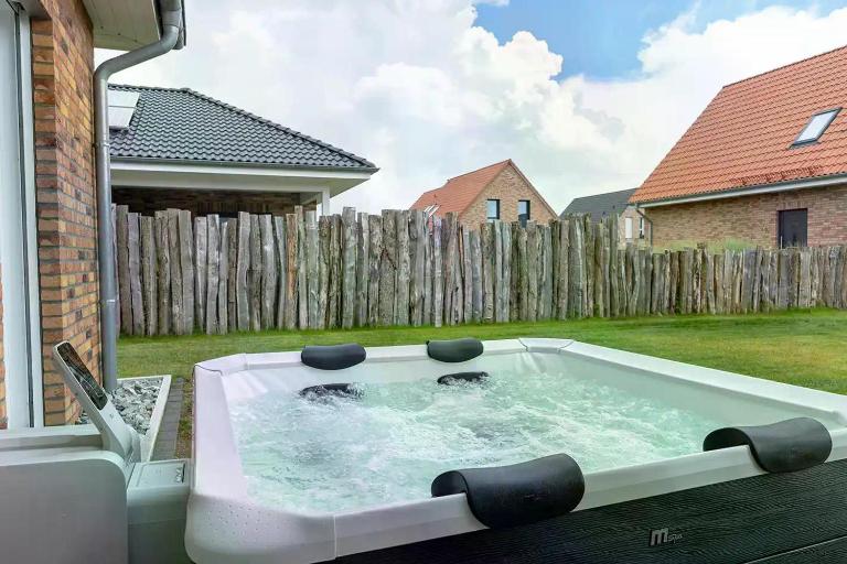 Salz & Seele Das Spa Ferienhaus mit Whirlpool, Sauna & Wallbox - B&B Büsum