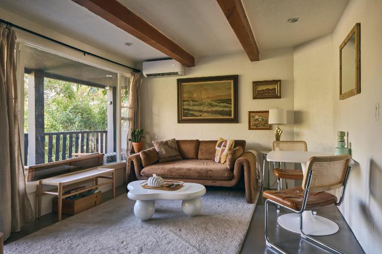 Hollywood Hills Duplex with view and parking! - B&B Los Angeles