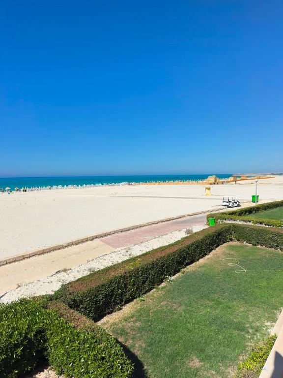 اول صف على البحر مارينا الساحل الشمالي0 هـ - B&B El Alamein