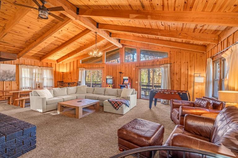 Modern Cabin Slps 7 with Games and on the resort! - B&B McGaheysville