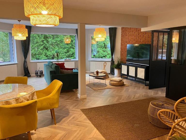 Comfortable Jacuzzi Apartment for 8 in Stezyca - Ferienwohnung Stężyca