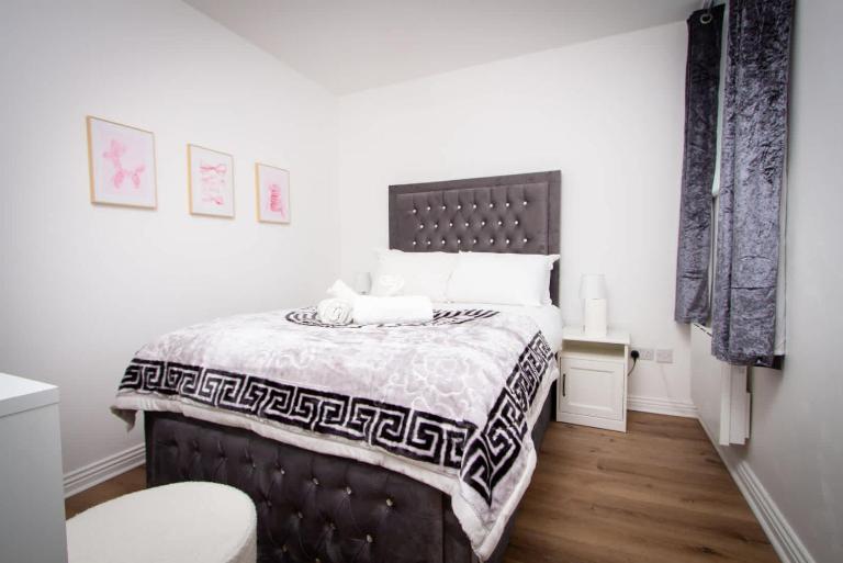 Family-Friendly Refurbished 2BR Flat in Manchester - Chambres d'hôtes Manchester