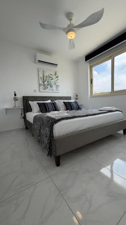 Modern Newly Renovated Penthouse Beautiful Views - Ferienwohnung Pégeia