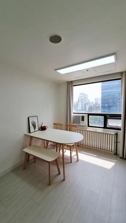 Mapo Station 2min, Spacious 2 Rooms, Queen Bed, 15min to Hongdae, Yeouido, Gwanghwamun by Subway - B&B Seoul