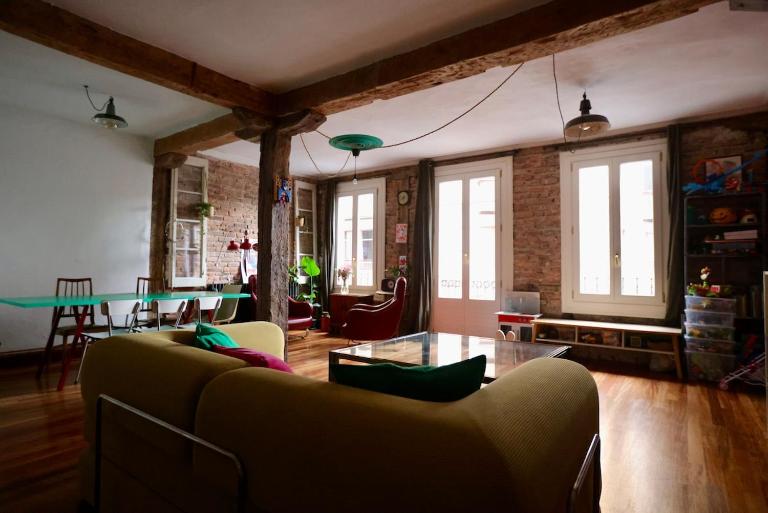 Spacious apartment with 4 beds near Casco Viejo - B&B Bilbao