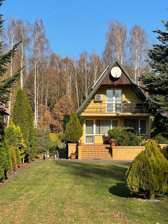 Dom nad jeziorem Szteklin - B&B Szteklin