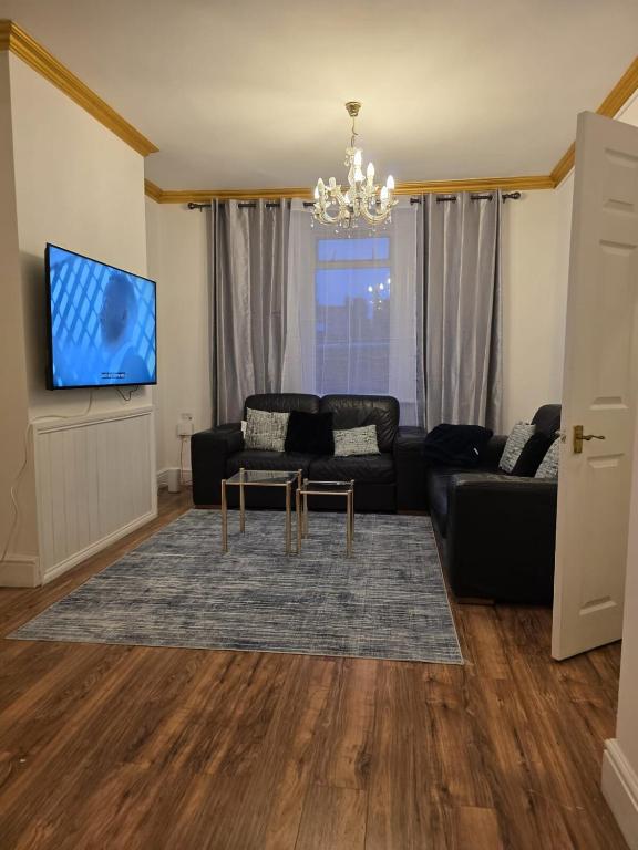 Spacious 3BR House 6 Beds Aldershot - Chambres d'hôtes Aldershot