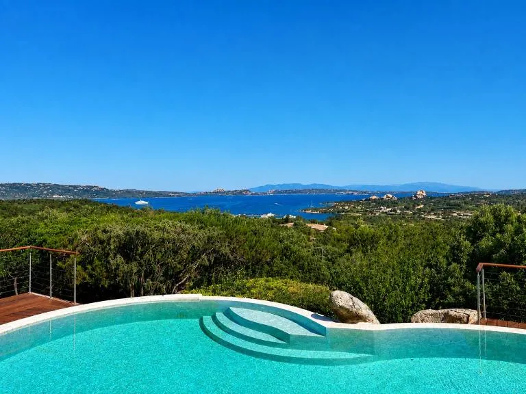 Four Suite With Pool - B&B Baja Sardinia
