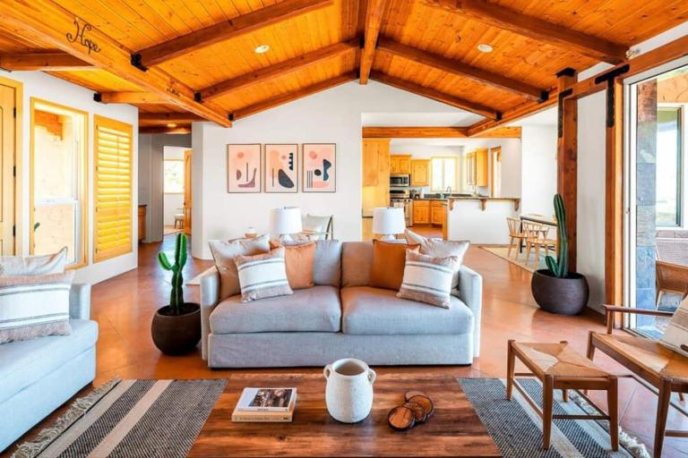 4BR with Hot Tub, Game Room Desert Views - B&B Yucca Valley