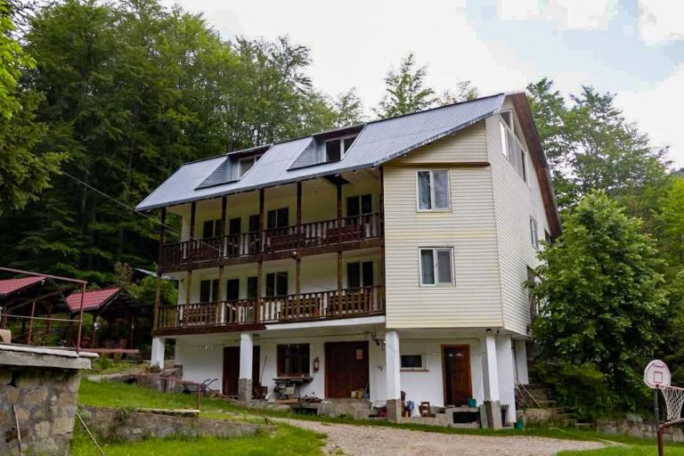 14 Scaune Casoca Tudose - Chambres d'hôtes Cașoca