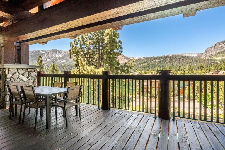 Juniper Springs Gem with Panoramic Mountain Views! - B&B Mammoth Lakes