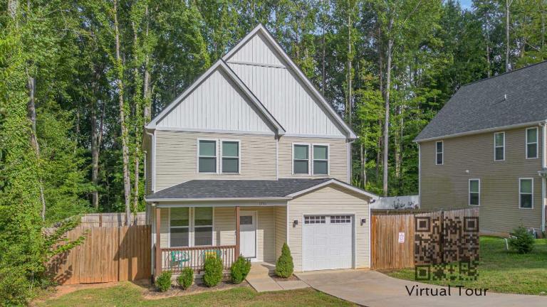 New Listing! Sleeps 11 - Fenced In Backyard - Ferienwohnung Charlotte
