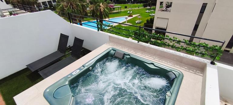 Ático de lujo, san juan playa, jacuzzi, piscina - Bed and Breakfast Alicante