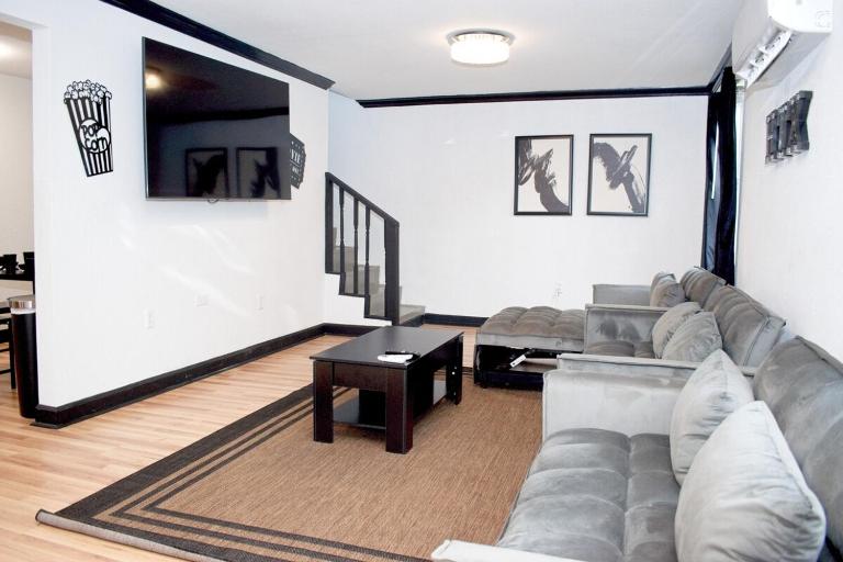 Private Entire Home Near NRG Stadium, Hobby Airport, Downtown Houston - Chambres d'hôtes Houston